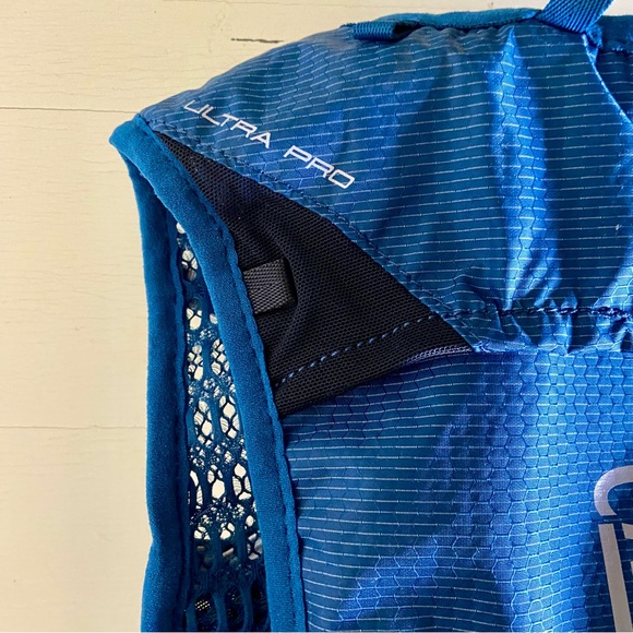 Camelbak Women’s XS Ultra Pro Running Hydration Backpack Vest 34oz - Picture 5 of 9